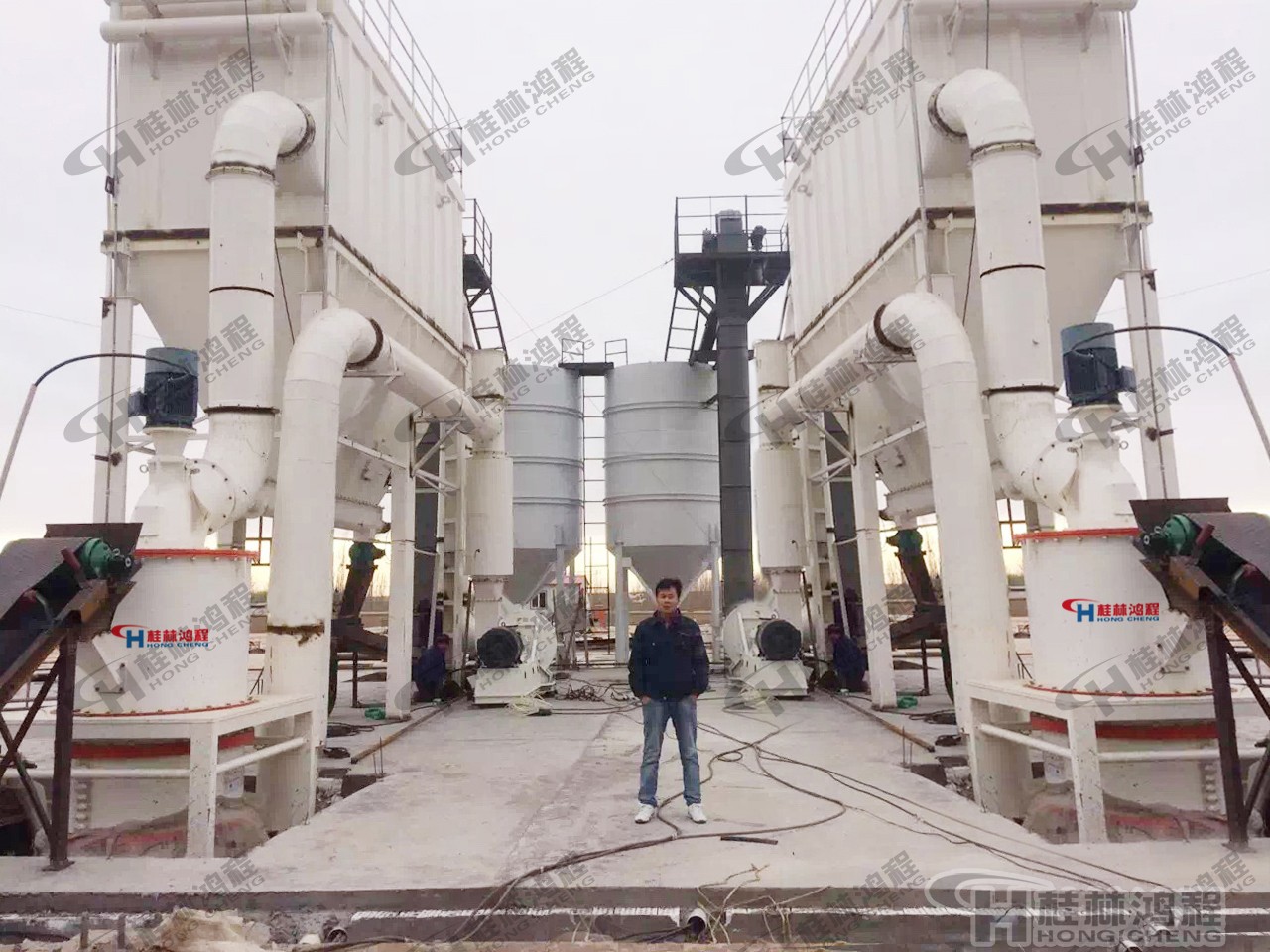 黑滑石超細磨 HCH超細環(huán)輥磨粉機 2500目黑滑石超細磨 HCH超細環(huán)輥磨粉機