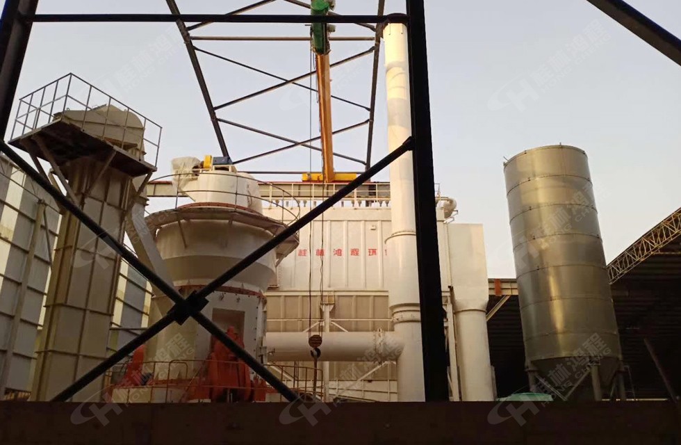 HLM1700鋁釩土立式磨粉機山西呂梁安裝即將完成 HLM1700鋁釩土立式磨粉機山西呂梁安裝即將完成