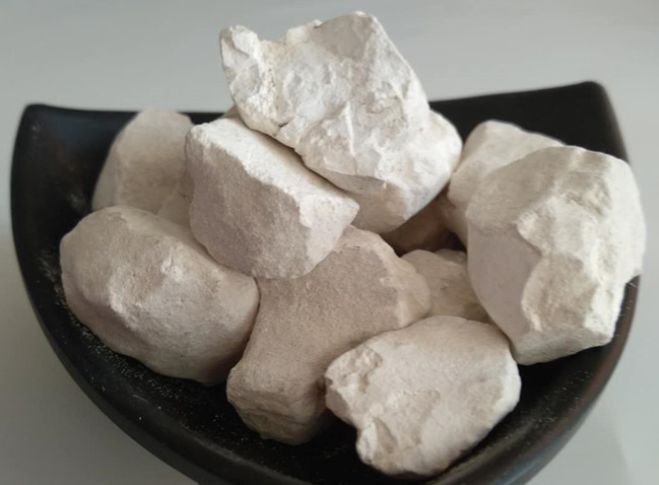 生石灰燒完還要磨粉嗎？生石灰塊磨粉機