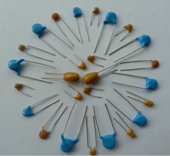 瓷片電容及電解電容 瓷片電容及電解電容