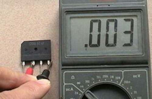 使用萬用表測試整流橋堆好與壞